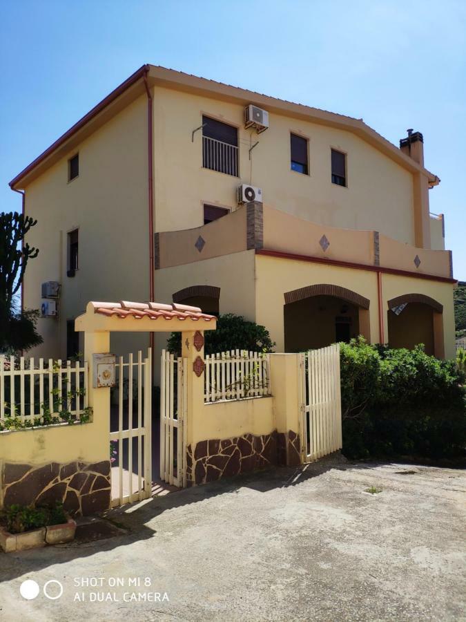 Old Style Flat Nebida Exterior foto